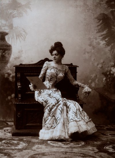 ممثلة نثر وأغنية بواسطة Unknown